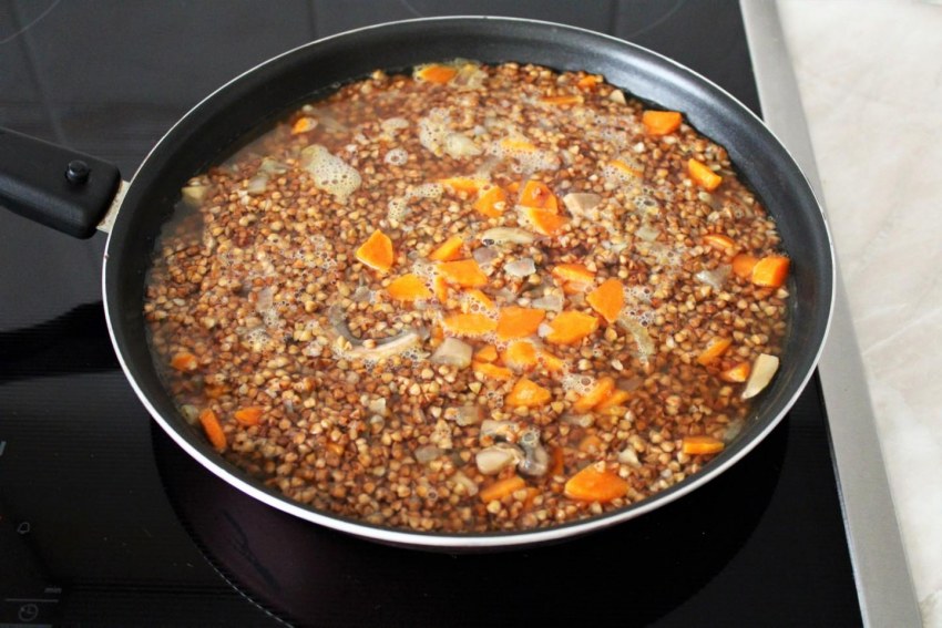 Гречневая каша с грибами и луком