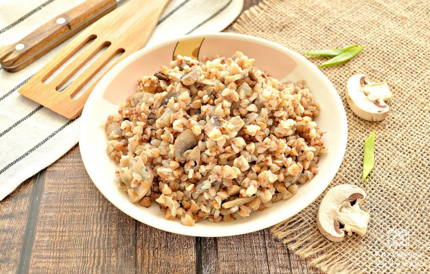 Гречка с грибами и луком и морковью