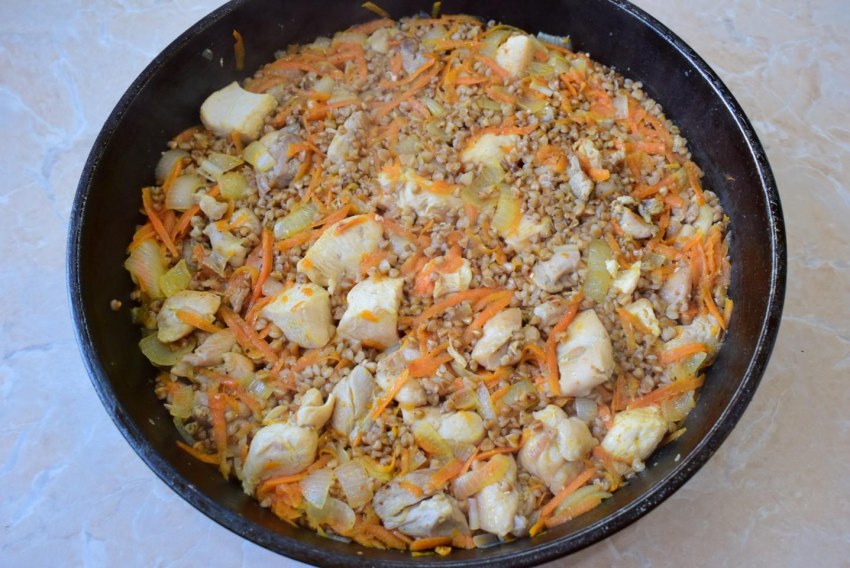 Обжарка лука и грибов