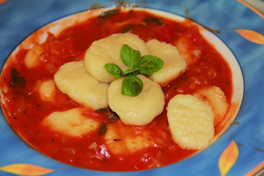 Ленивые вареники с соусом