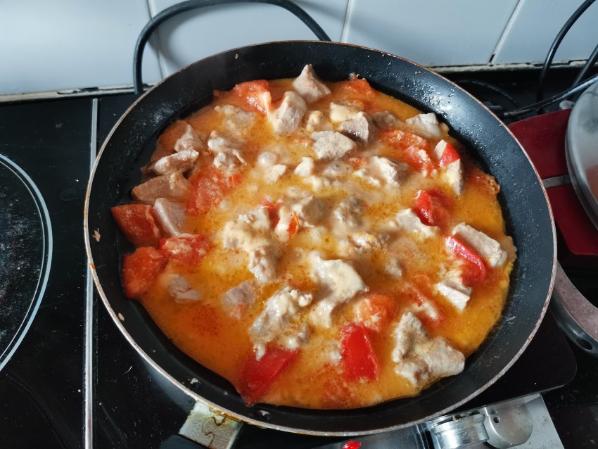 Куро в томатном соусе