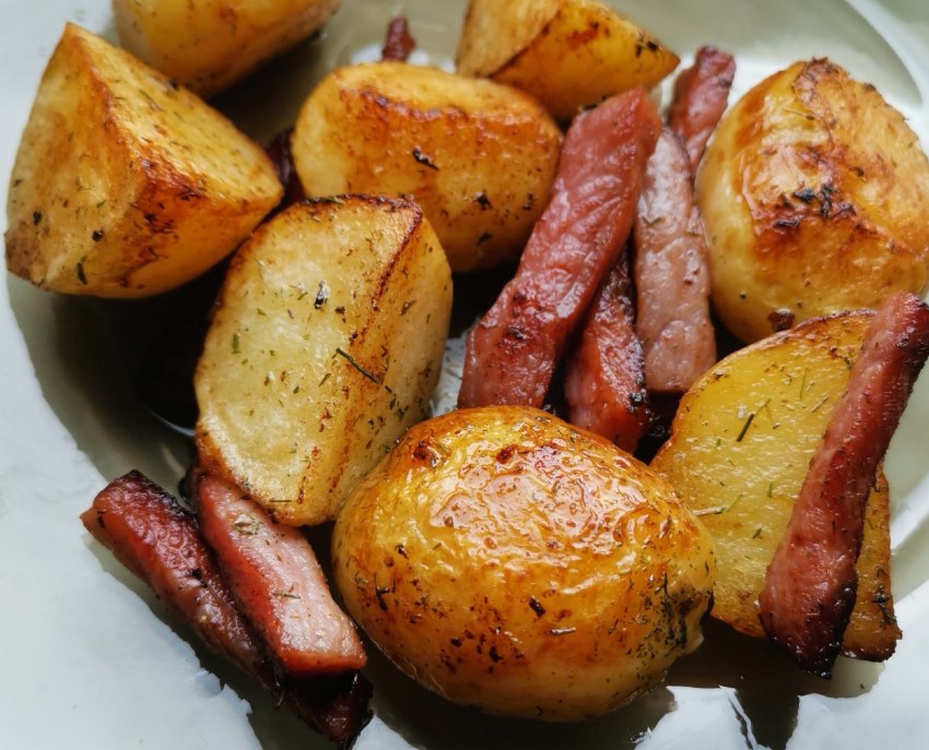 Жареная картошка с грибами морковью
