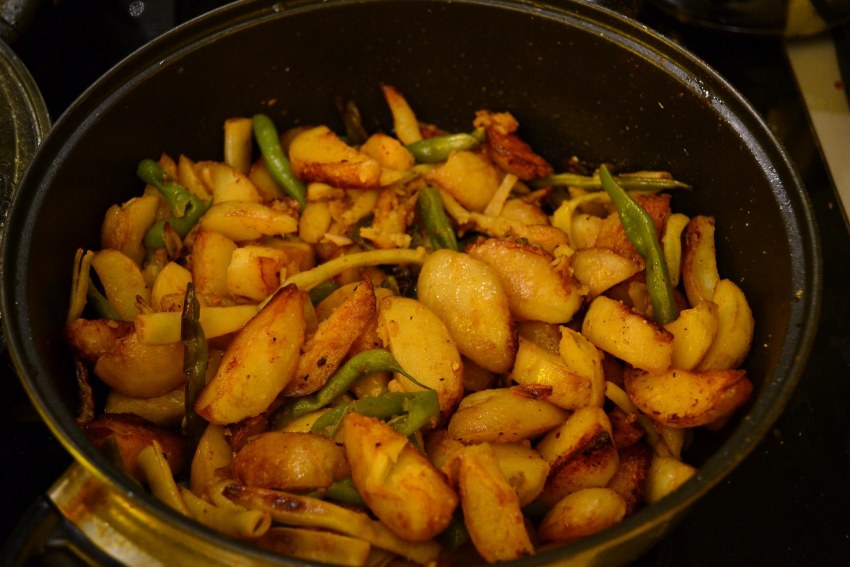 Жареная картошка с колбасками