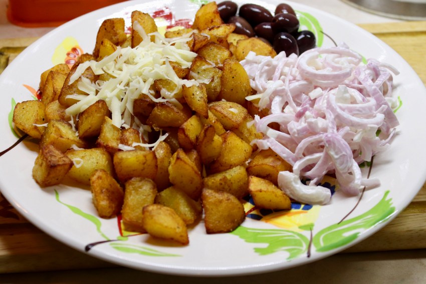 Жареная картошка с болгарским перцем и луком