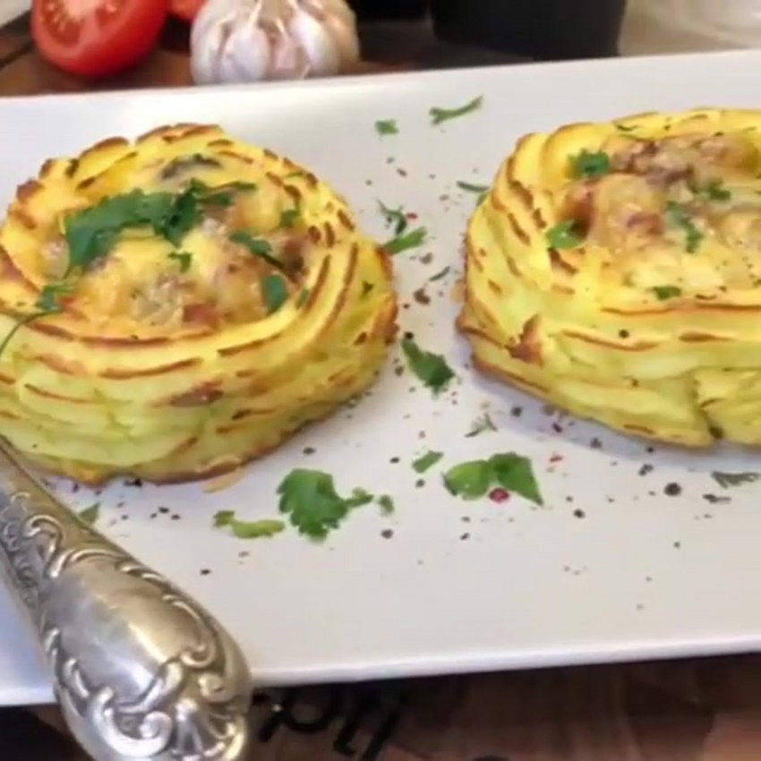 Картофельные гнезда с красной рыбой