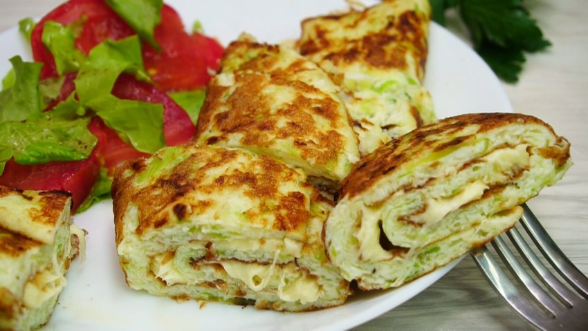 Сырный омлет с овощами