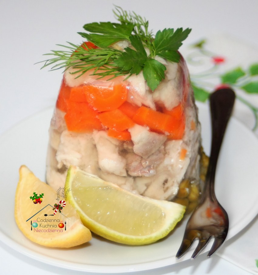 Рыба заливная с гарниром