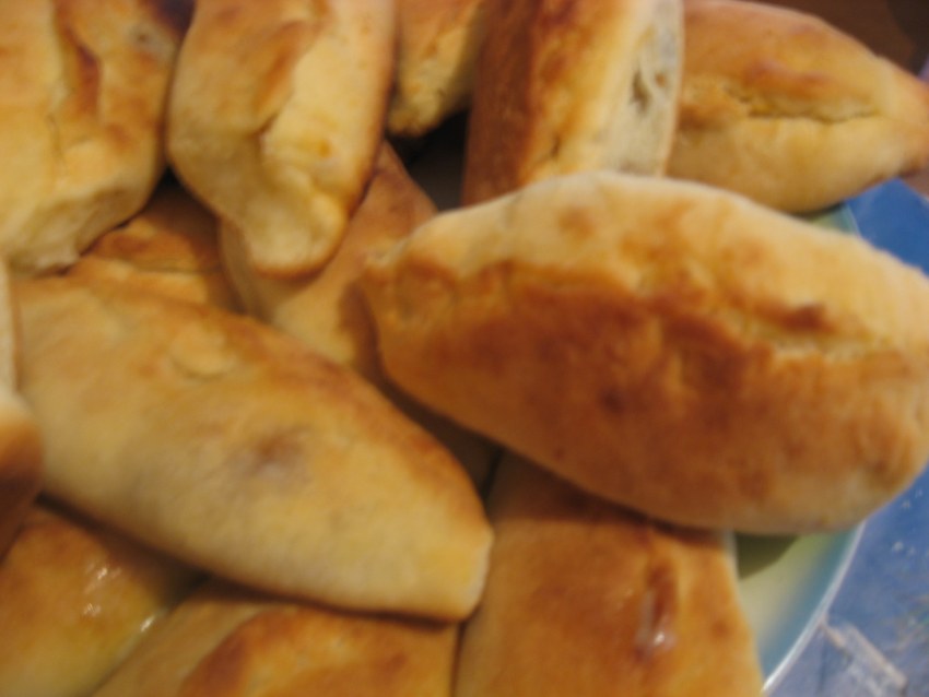 Творожная запеканка с яблоками и черносливом