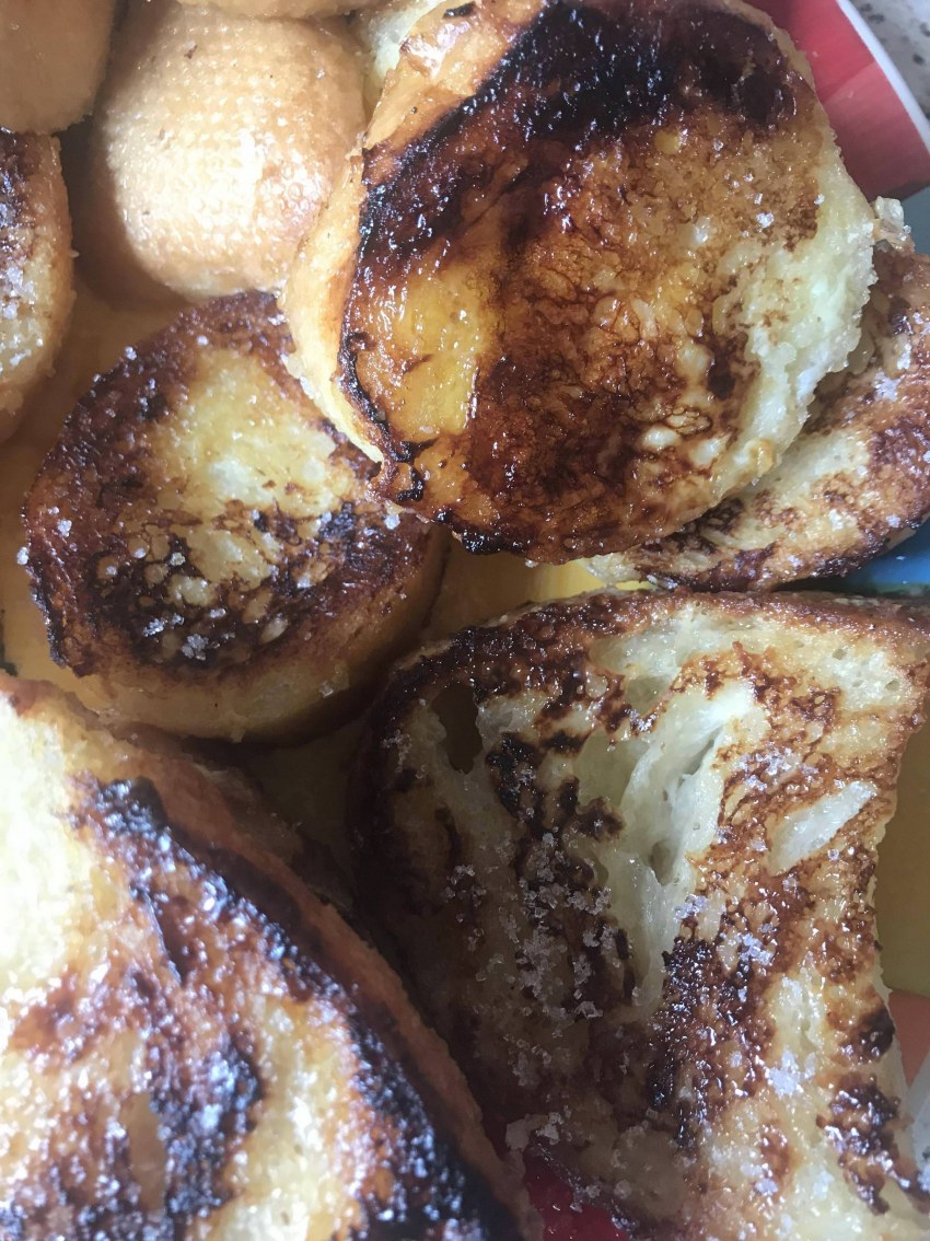 Гренки в яйце и молоке на сковородке
