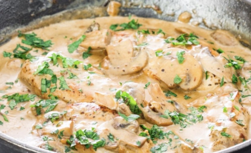 Куриная грудка целая в сливочном соусе