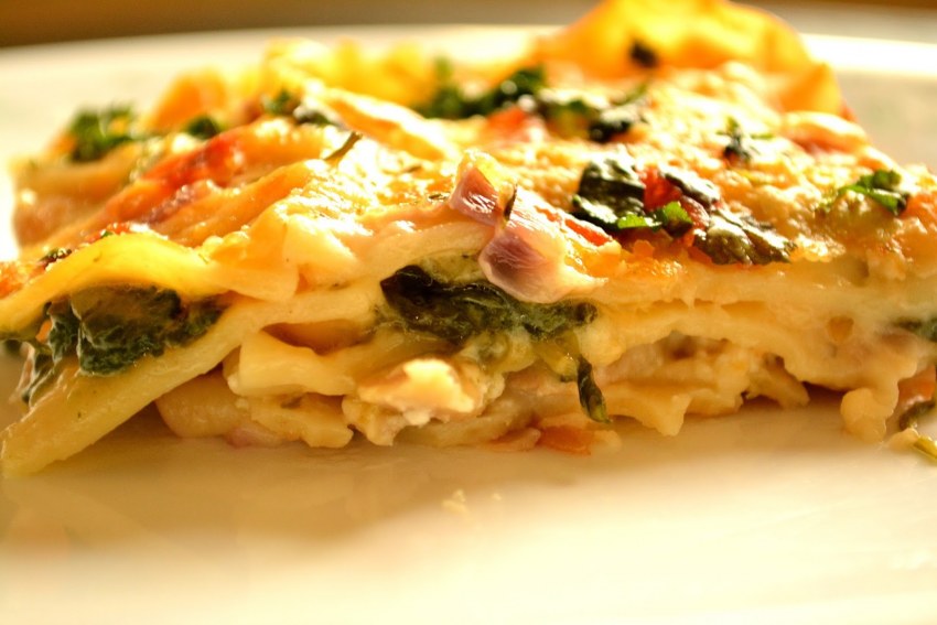Лазанья с курицей и шпинатом