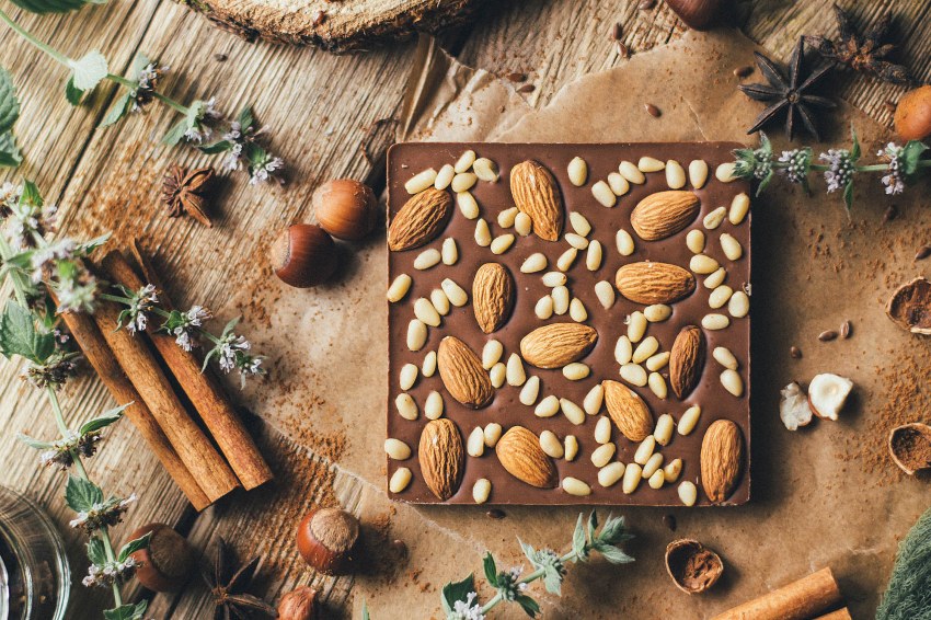 Шоколад Almond