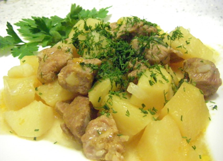 Тушёная картошка с мясом