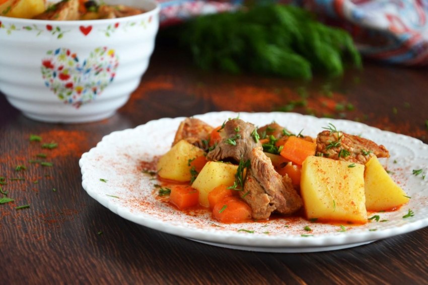 Картофель тушеный с мясом