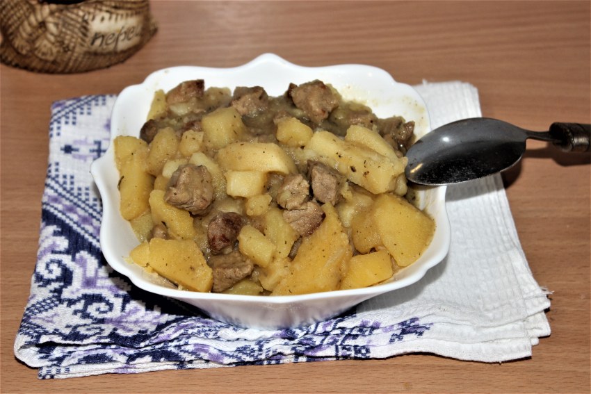 Картошка с мясом на сковороде