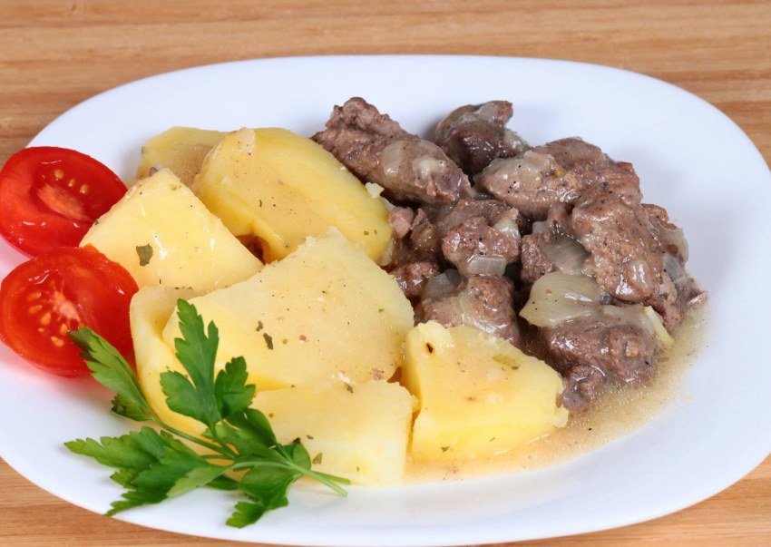 Отварной картофель с мясом
