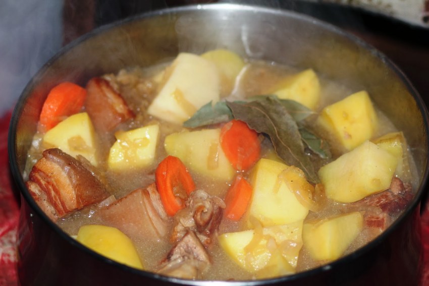 Грудинка тушеная с картошкой