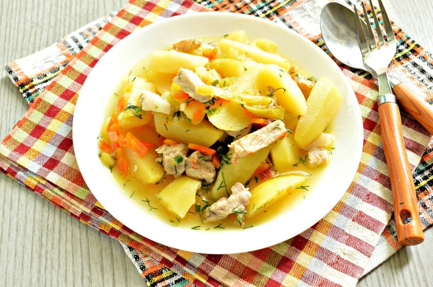 Картофель тушеный с овощами