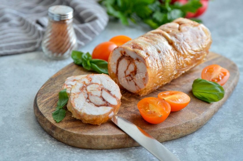 Рулет куриный в оболочке