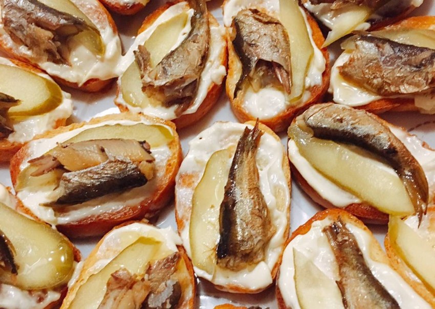 Булочки со шпротами