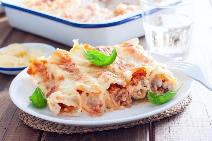 Фаршированные макароны каннеллони с фаршем