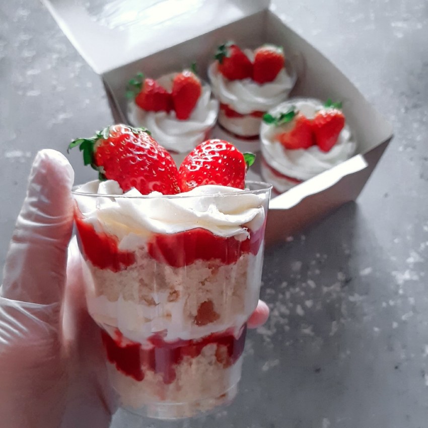 Ванильный Трайфл с клубникой