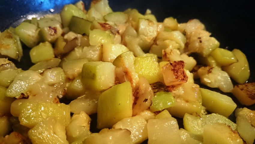 Тушеный картофель с кабачками