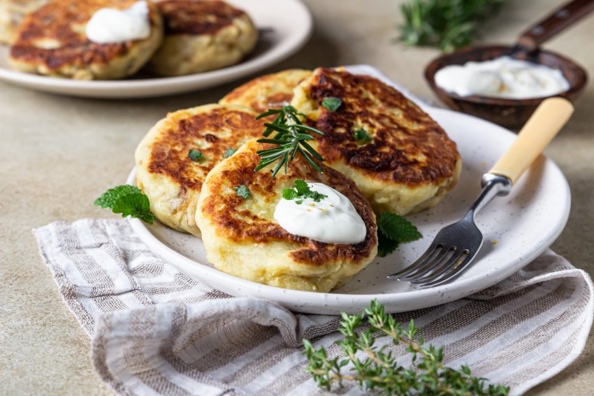 Картофельные котлеты с грибами и луком