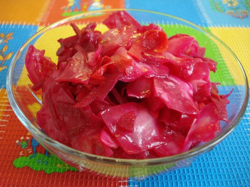 Маринованная капуста Пелюстка со свеклой