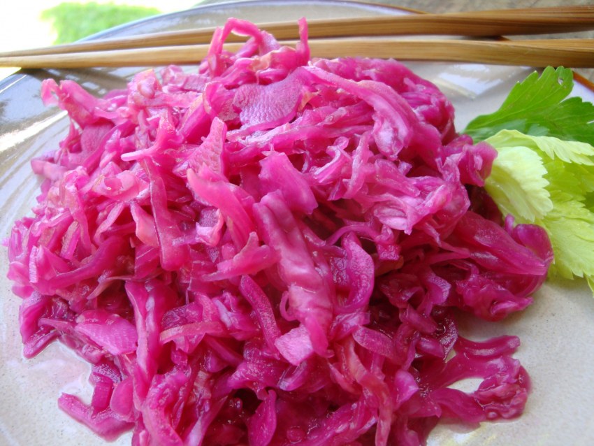 Квашеная капуста с свеклой и морковью