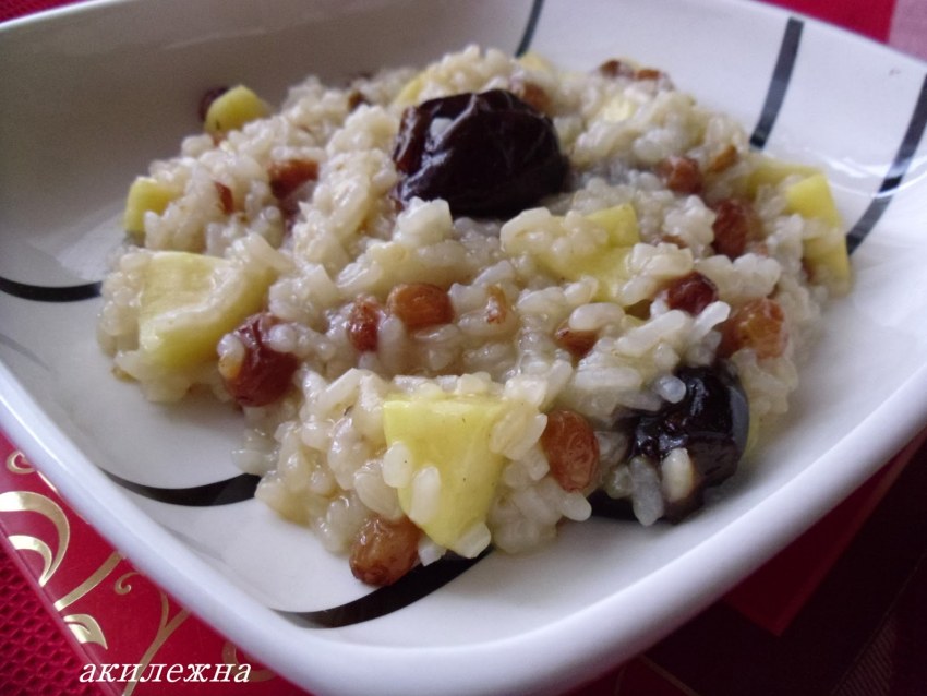 Сладкий плов с изюмом