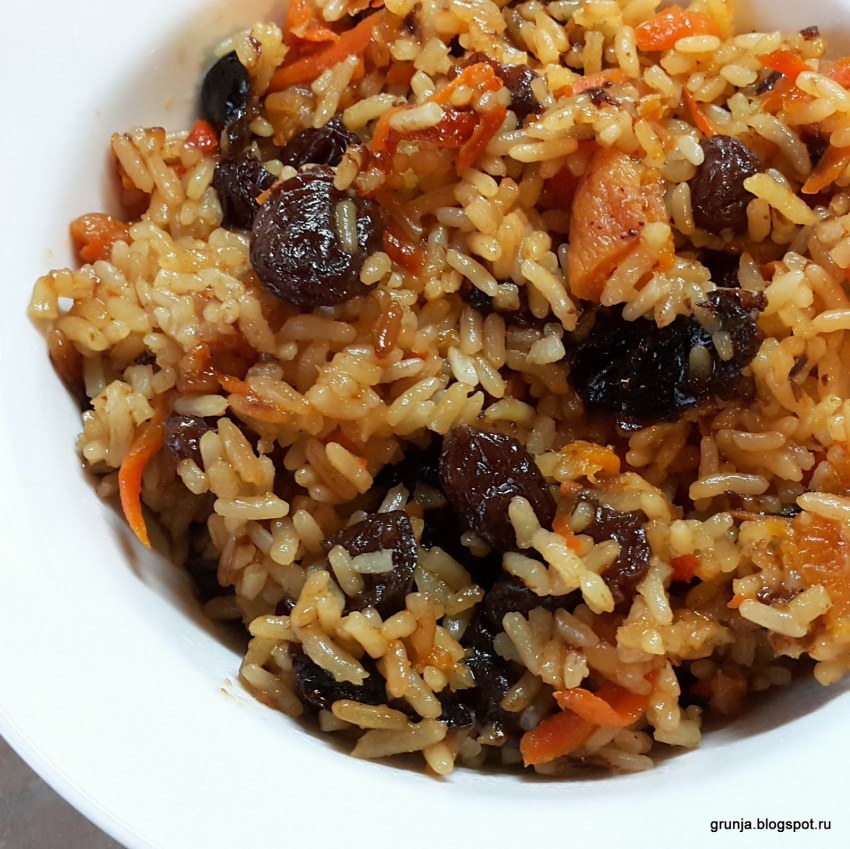 Сладкий плов с черносливом и курагой