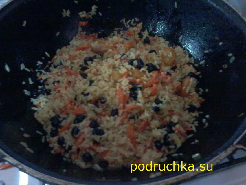 Плов с черносливом