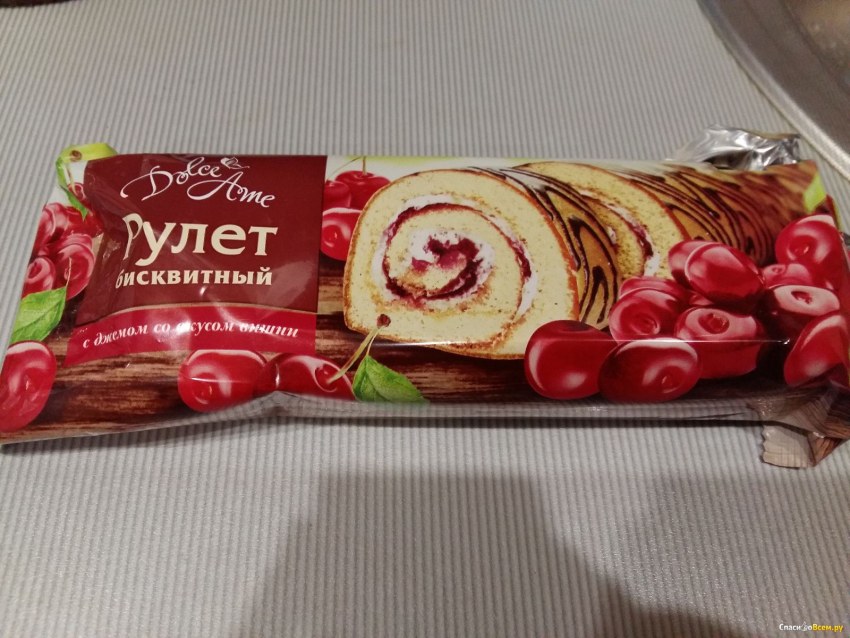 Рулет с вишневым вареньем