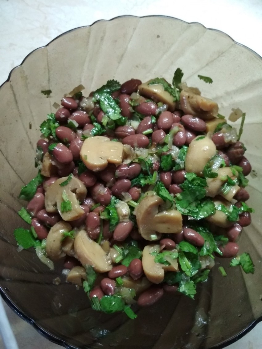 Фасоль с кинзой