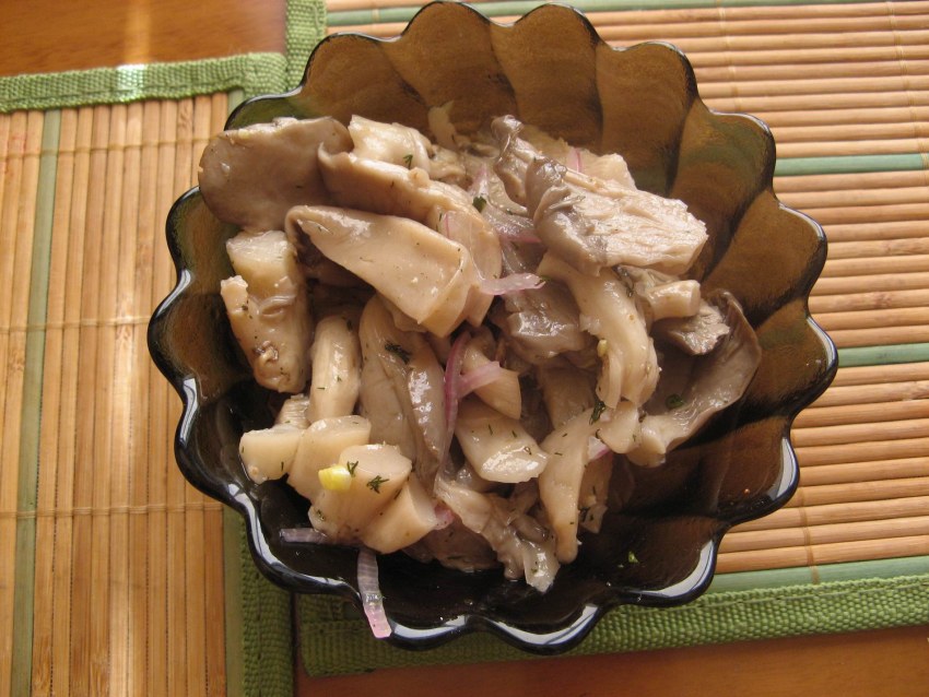 Салат картофельный с грибами