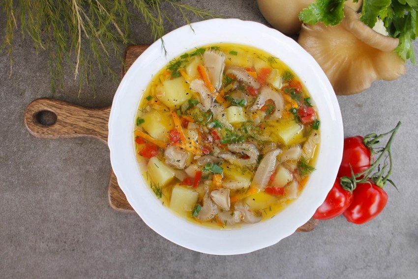 Жареный картофель с вешенками