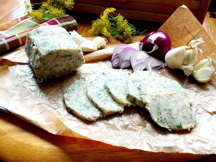 Закуска из сала с морковью