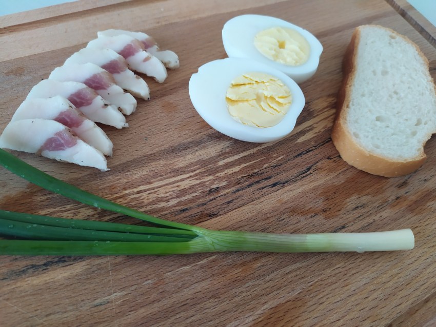 Сало с чесноком и перцем