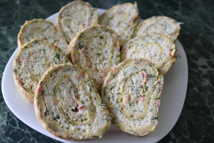 Рулет из лаваша с крабовыми палочками