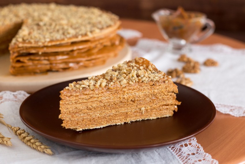 Карамельный торт со сгущёнкой внутри