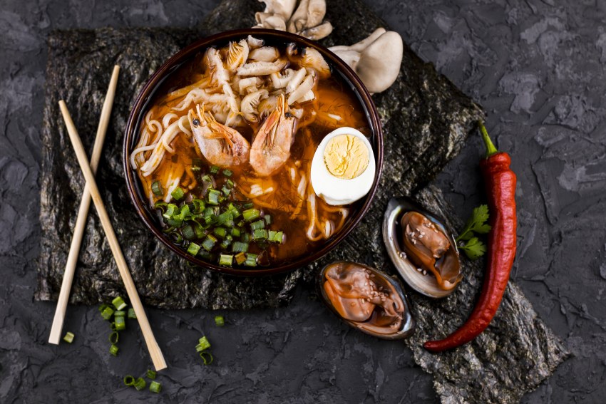 Японская кухня рамен Сукияки