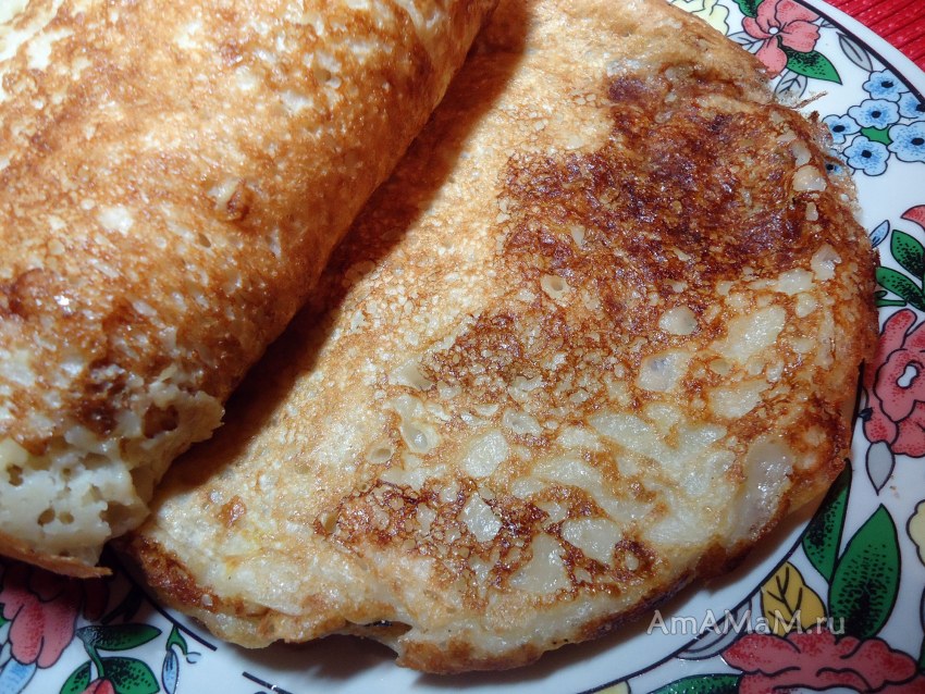Блины на белом фоне