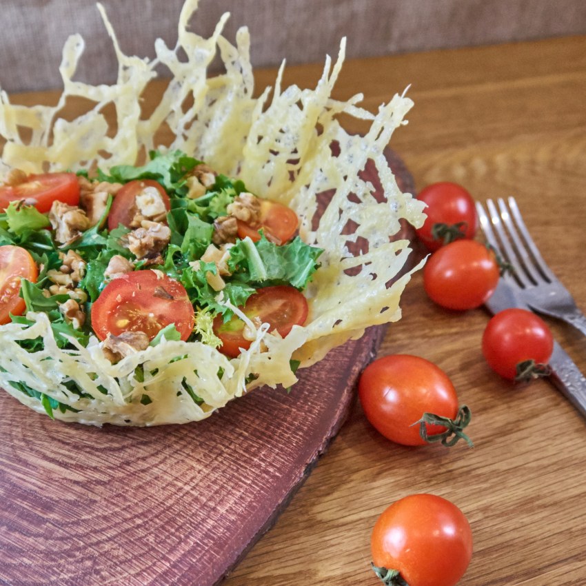 Тарталетки с творожным сыром и огурцом