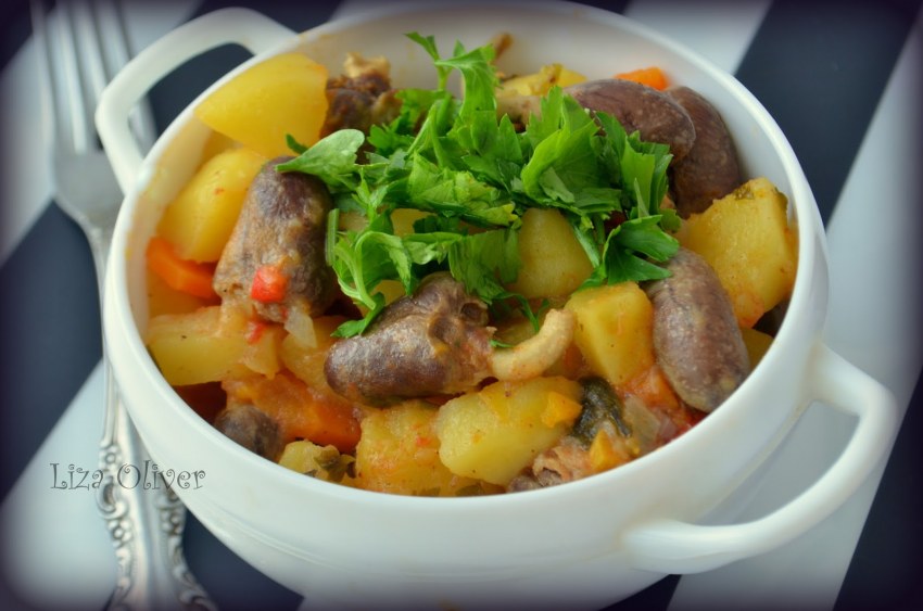 Жаркое с куриными потрошками