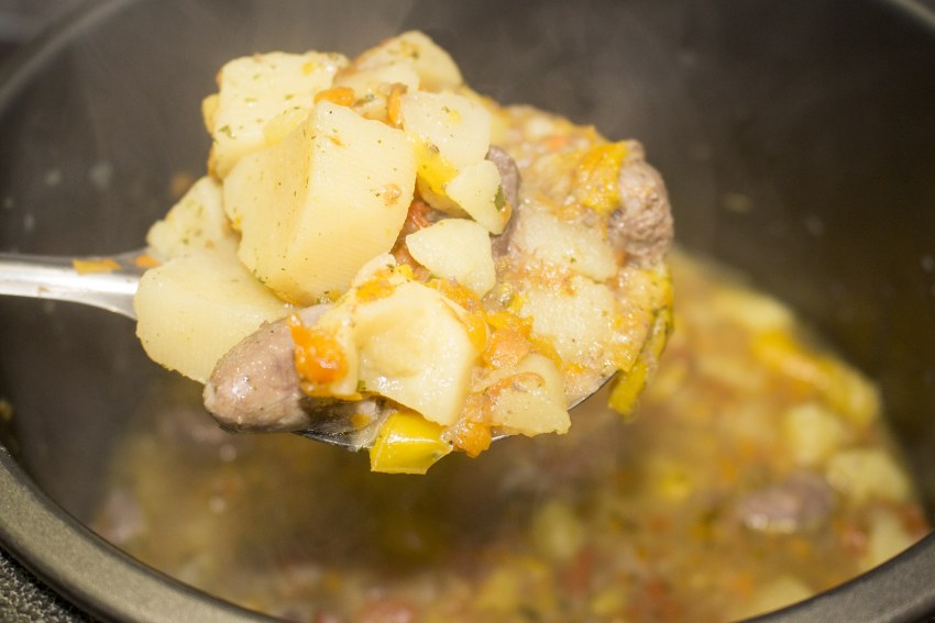 Куриные сердечки с грибами в сливочном соусе