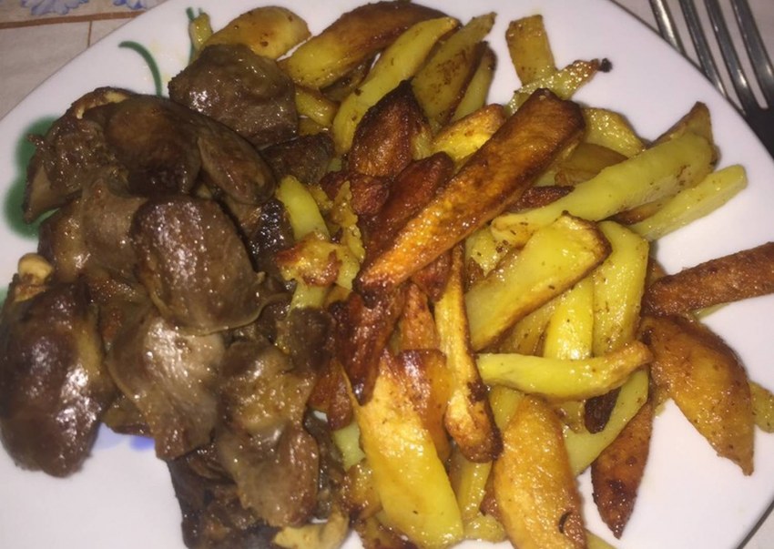Куриные сердечки тушеные с овощами