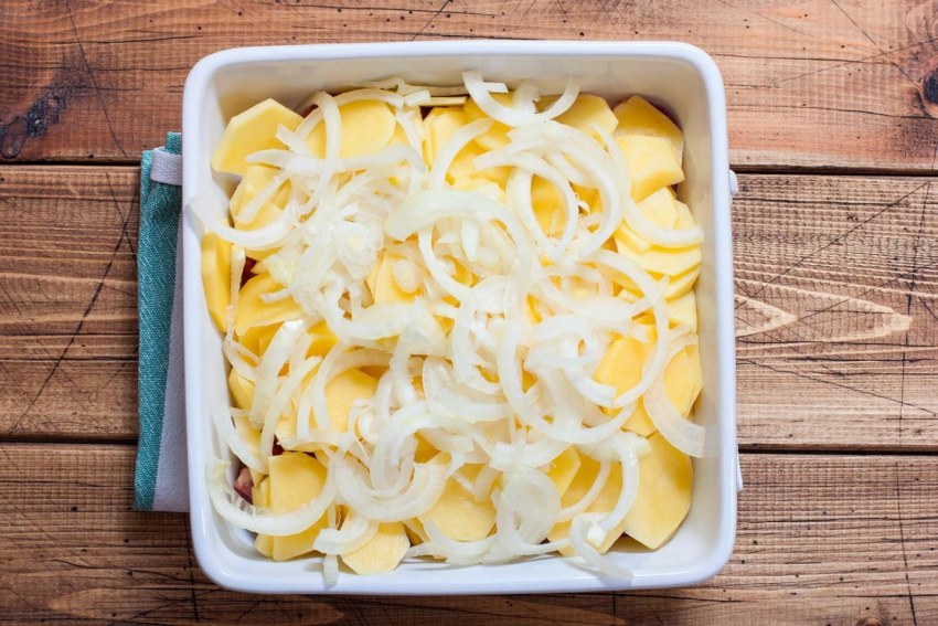 Сердечки куриные в духовке с картошкой и грибами в рукаве