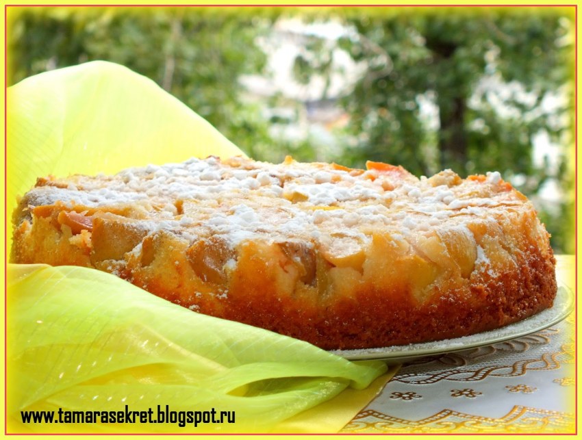 Шарлотка с вишней