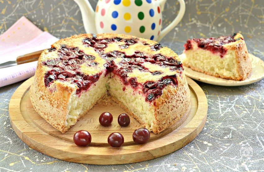Тёртый пирог с творогом и яблоками и изюмом